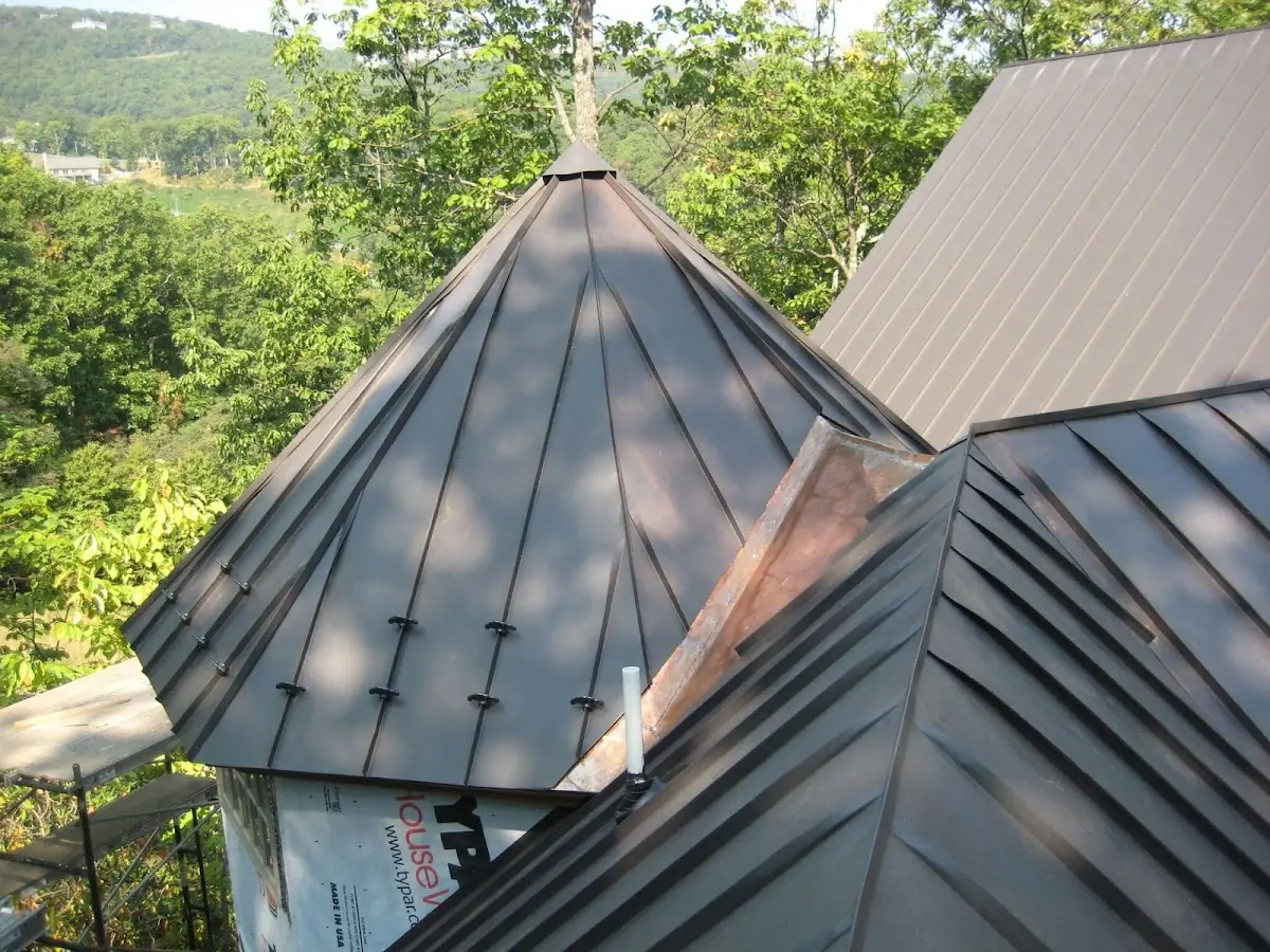Professional Gutter Cleaning by Craftsman Roofing in Willow Creek